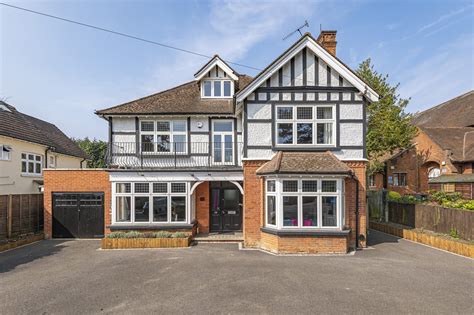 Commercial properties to rent in Woking .